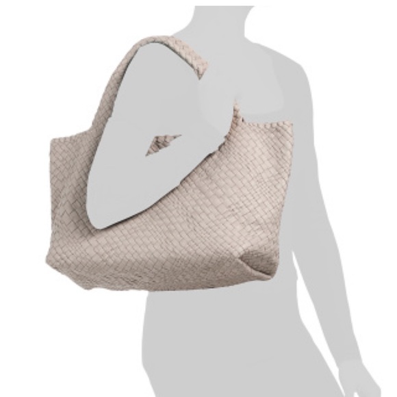 Falor Made in Italy Leather Woven Bag in Neutral Taupe Color. - Picture 4 of 17